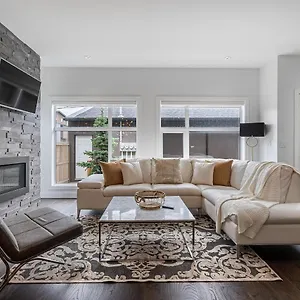 Holiday home Contemporary Luxury 4 Bedroom House Near Downtown, Calgary