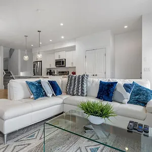 Holiday home Luxury Spacious Private House Near Centre, Calgary