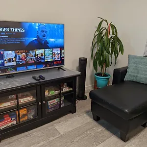 Apartment Livingston Howse Haven - A Simple & Cozy Private Two-bedroom Basement With Free Parking, Calgary