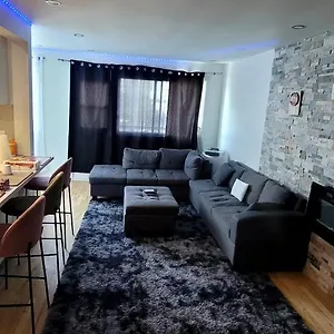 Luxurious 2 Bedrooms With In Homestay